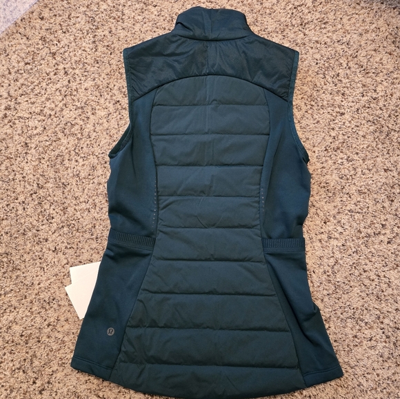 NWT Women's Lululemon Down For It All Vest, size 4 - Picture 2 of 6